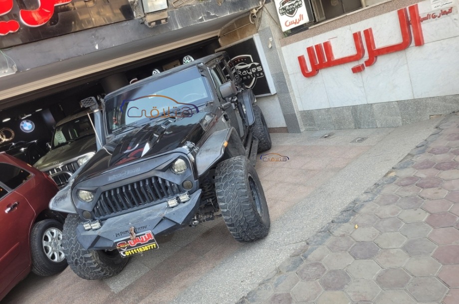 Wrangler Jeep أسود