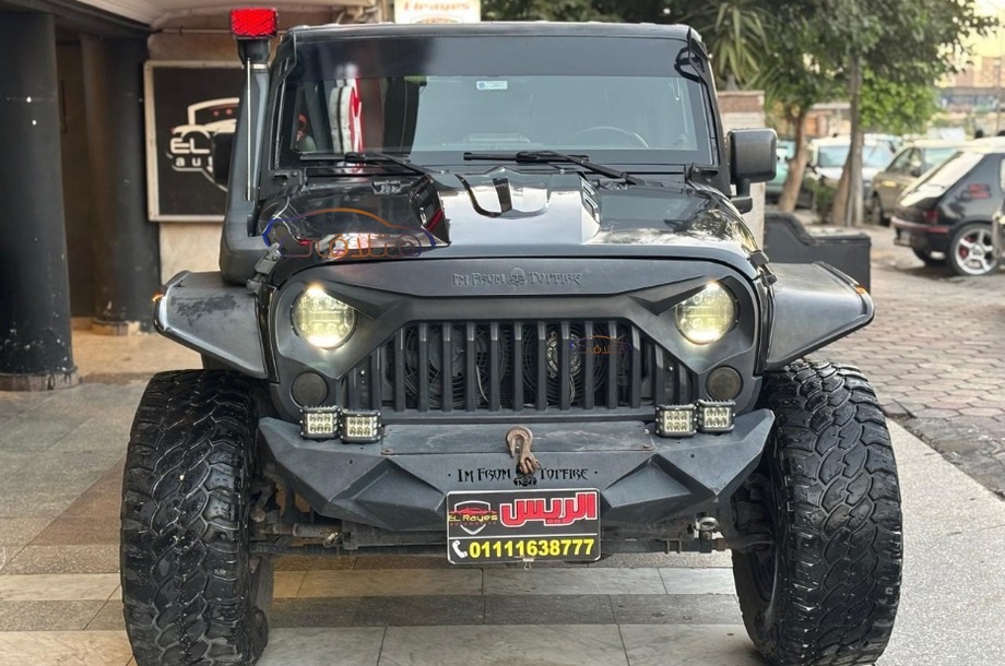 Wrangler Jeep أسود
