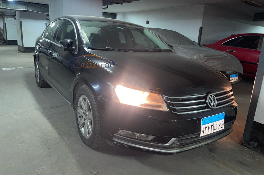Passat Volkswagen أسود
