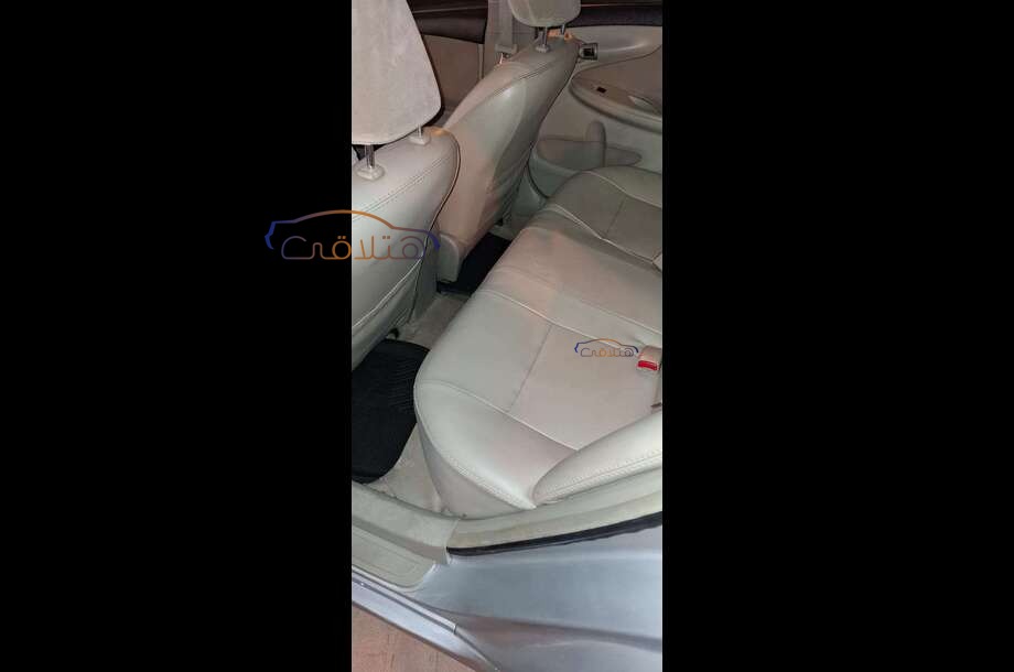 Corolla Toyota فضي