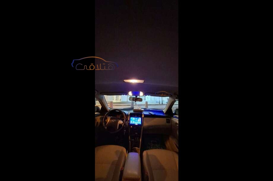 Corolla Toyota فضي