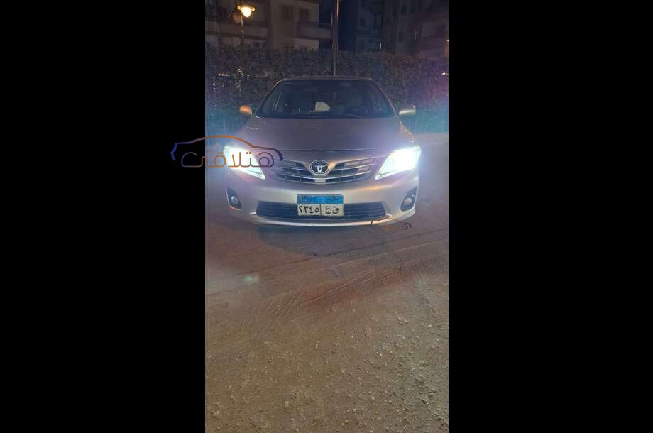 Corolla Toyota فضي