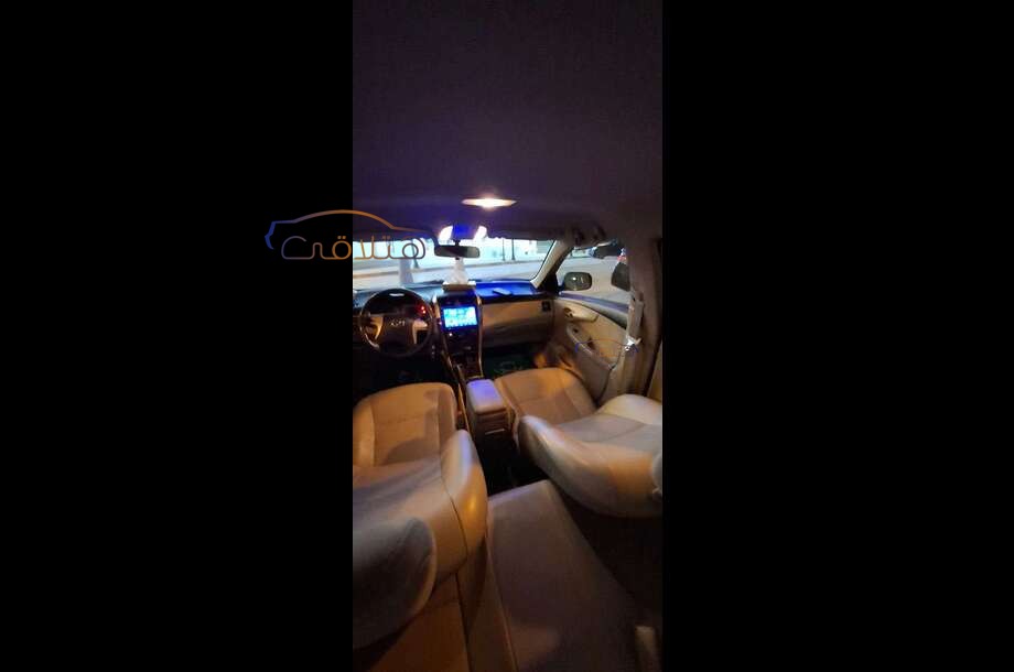 Corolla Toyota فضي