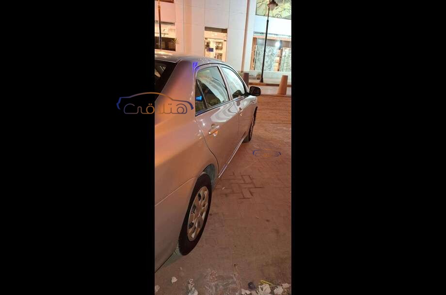 Corolla Toyota فضي