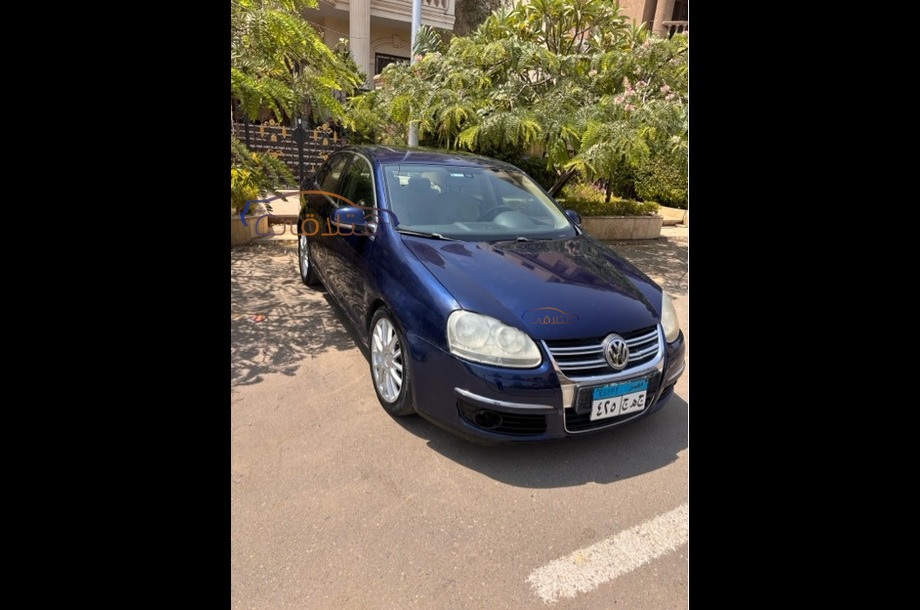 Jetta Volkswagen الأزرق الداكن