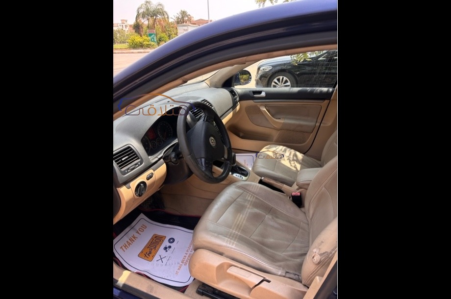 Jetta Volkswagen الأزرق الداكن