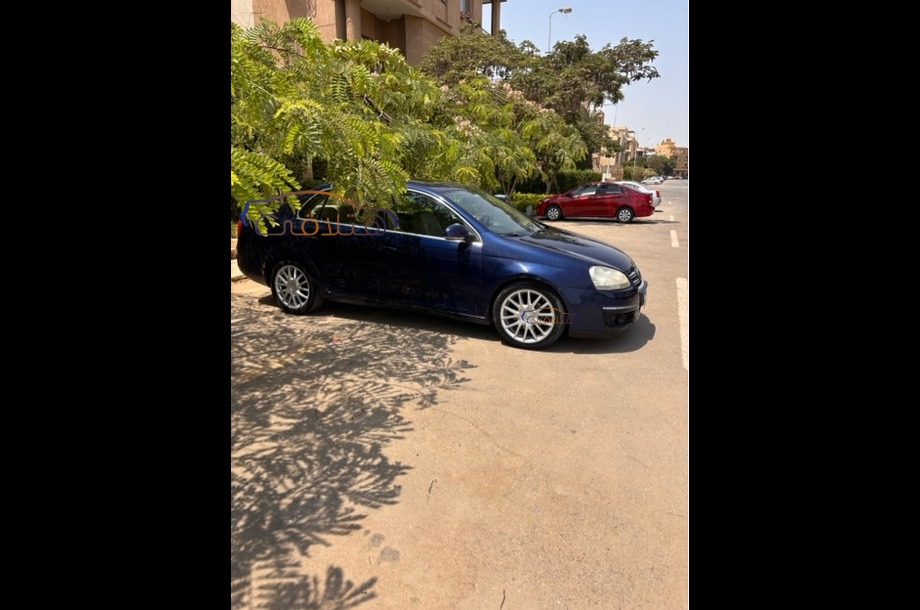 Jetta Volkswagen الأزرق الداكن