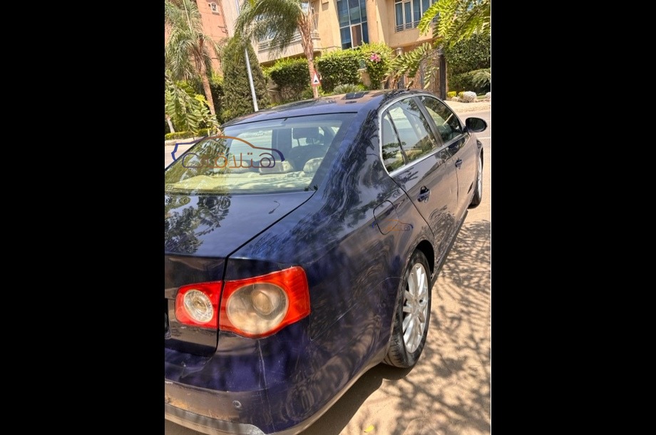 Jetta Volkswagen الأزرق الداكن