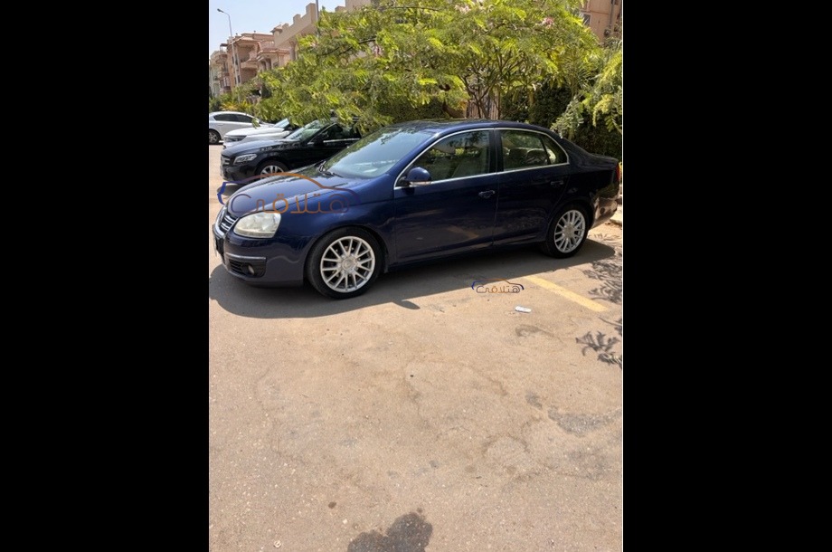 Jetta Volkswagen الأزرق الداكن