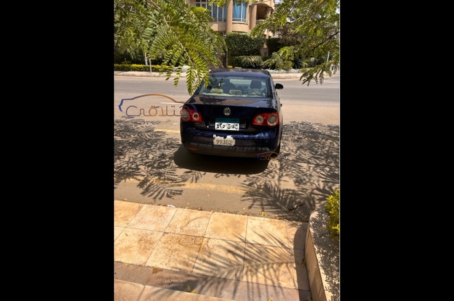 Jetta Volkswagen الأزرق الداكن