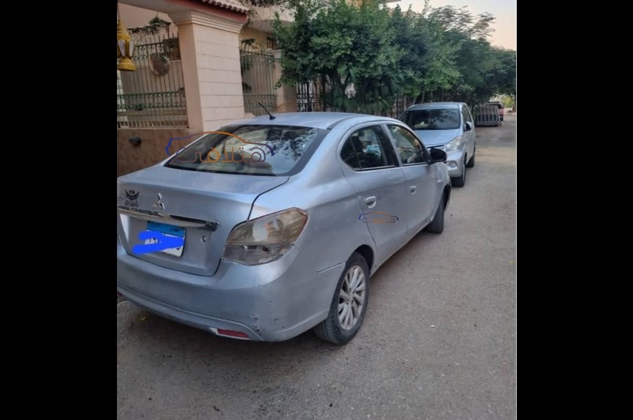 Attrage Mitsubishi Silver