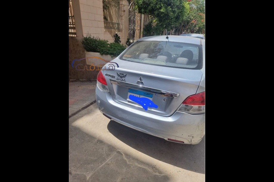 Attrage Mitsubishi Silver