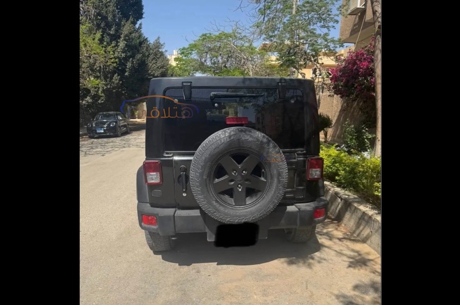 Wrangler Jeep أسود