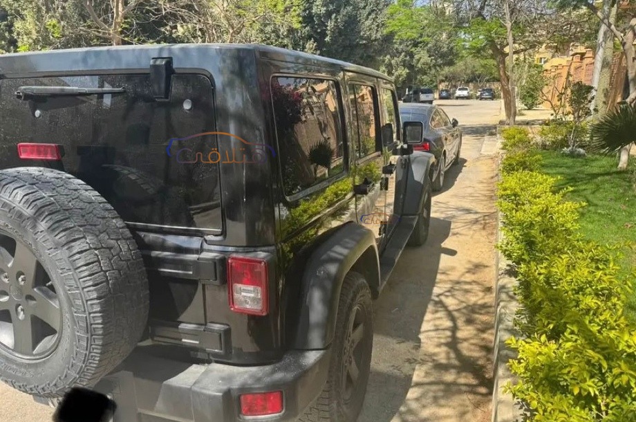 Wrangler Jeep أسود