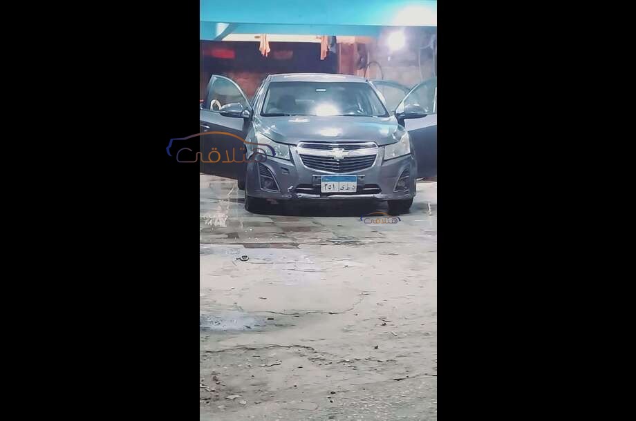 Cruze Chevrolet فضي