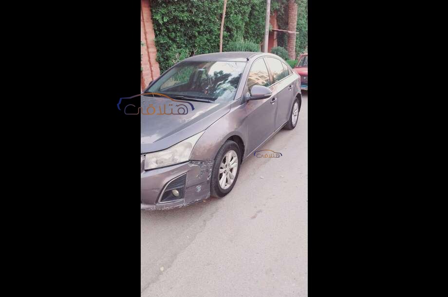 Cruze Chevrolet فضي