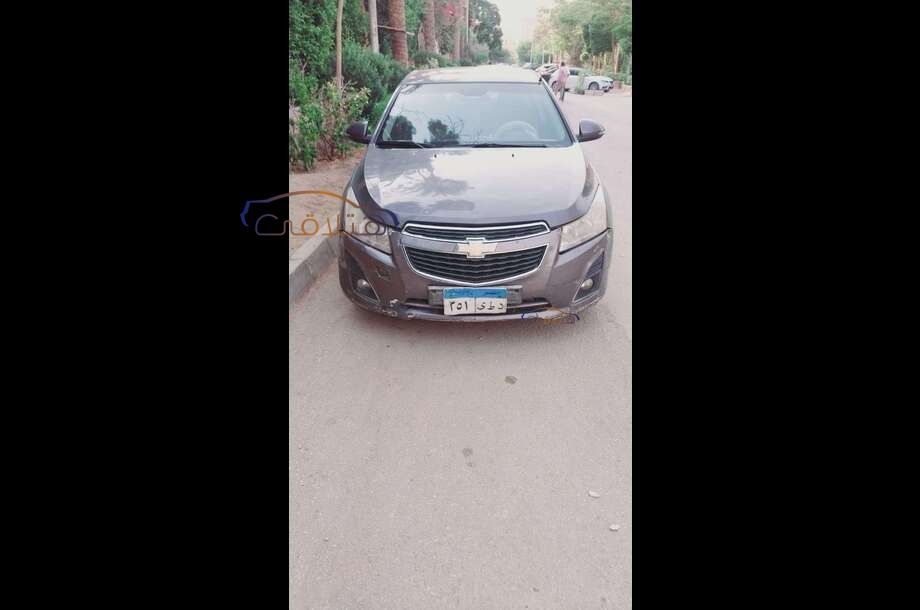 Cruze Chevrolet فضي