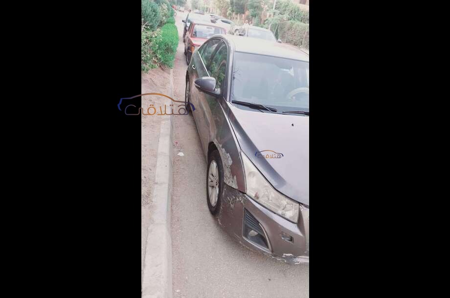 Cruze Chevrolet فضي