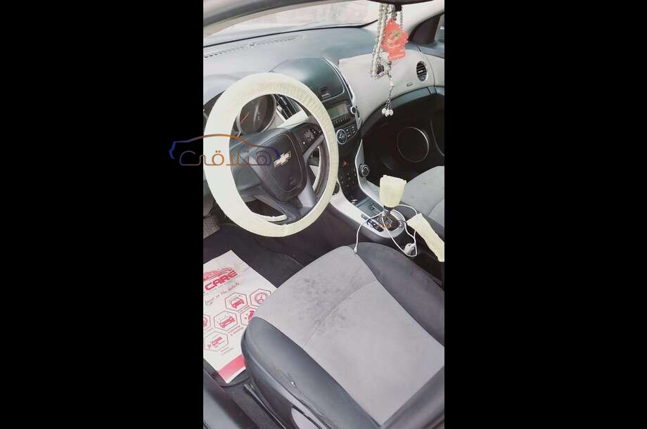 Cruze Chevrolet فضي
