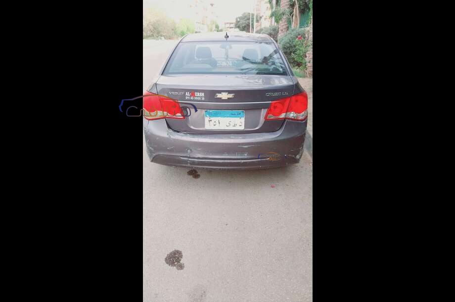 Cruze Chevrolet فضي