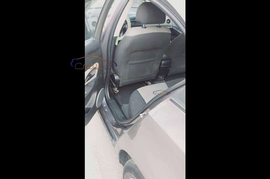 Cruze Chevrolet فضي