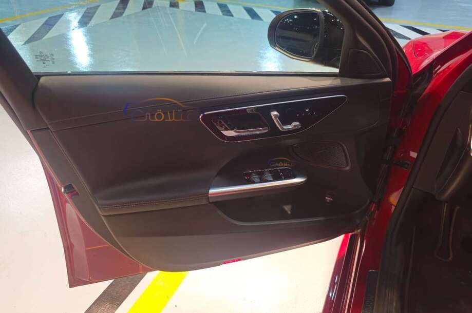 C 200 Mercedes احمر