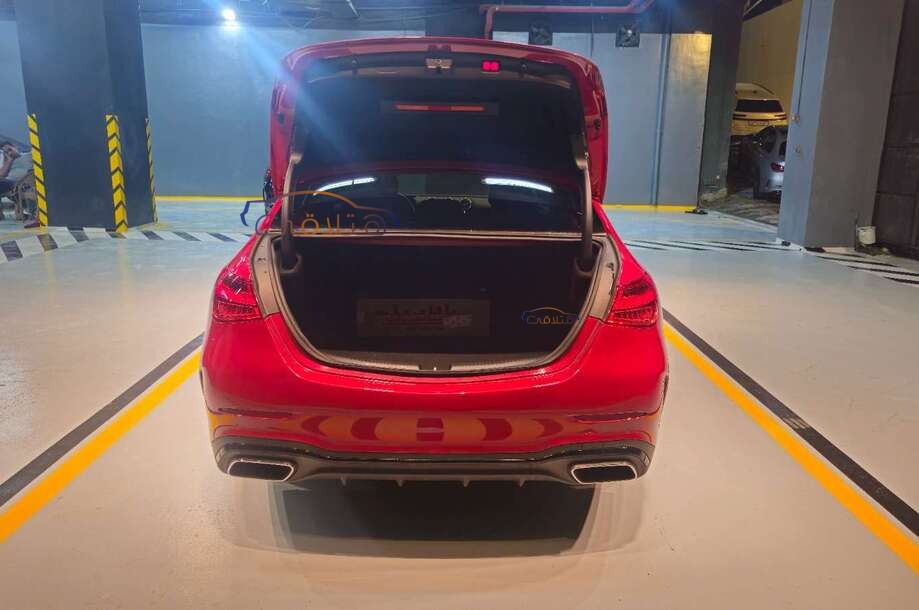 C 200 Mercedes احمر
