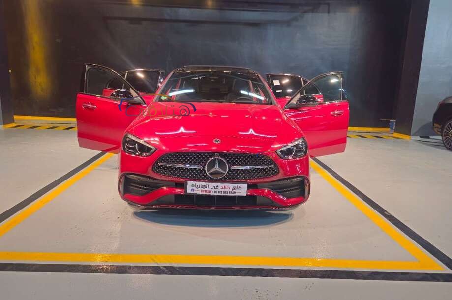 C 200 Mercedes احمر