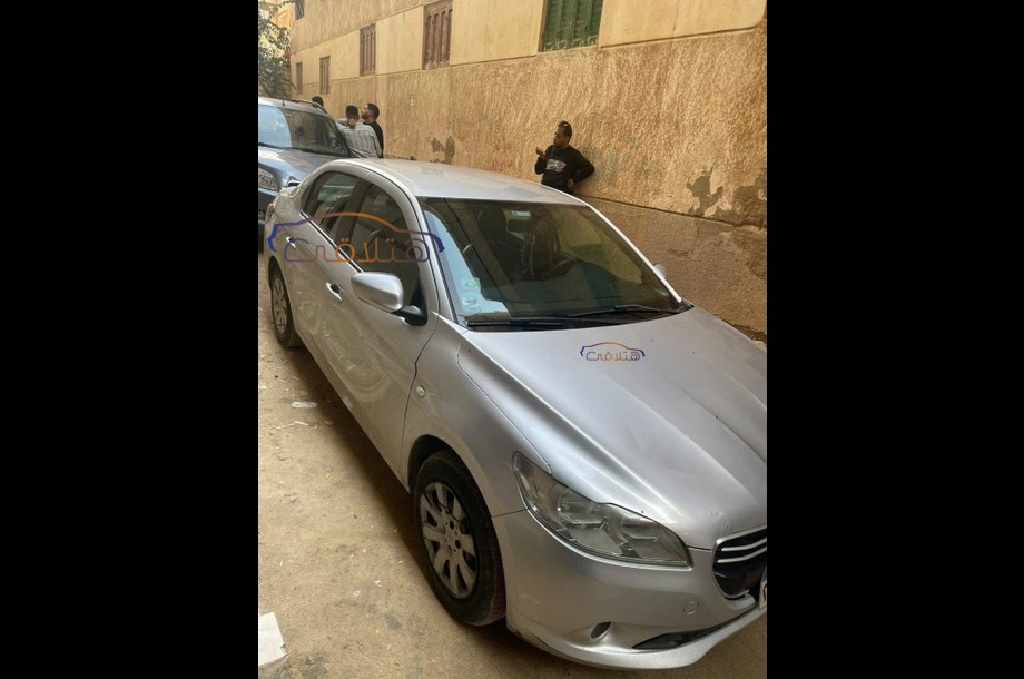 301 Peugeot فضي