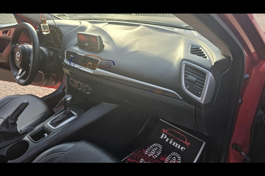 Mazda 3 Mazda احمر
