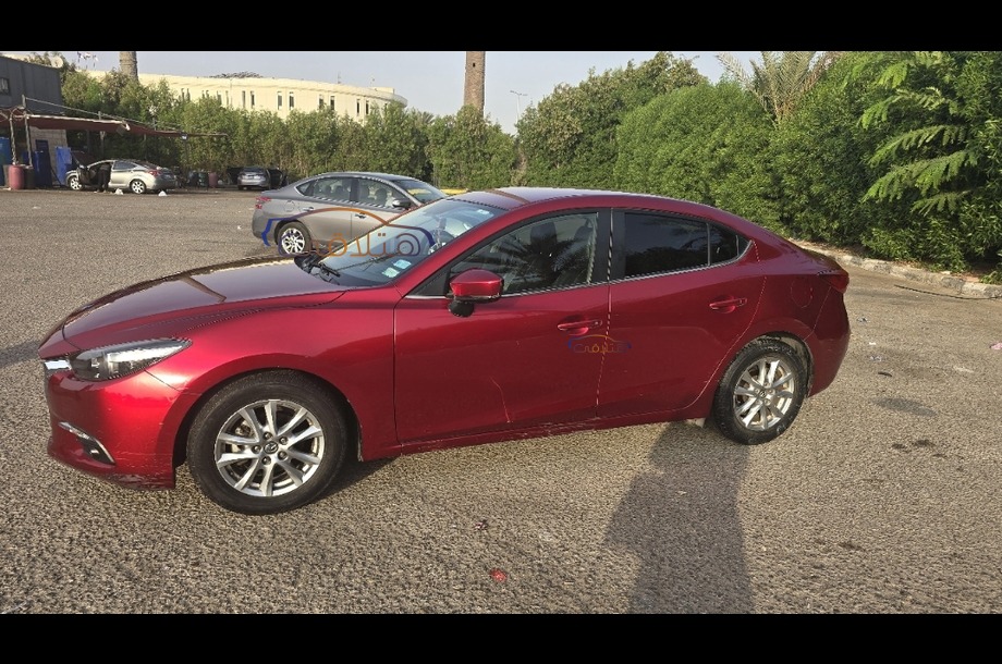 Mazda 3 Mazda احمر