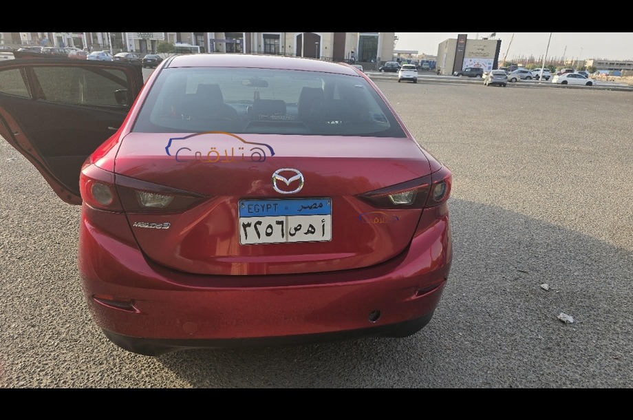 Mazda 3 Mazda احمر