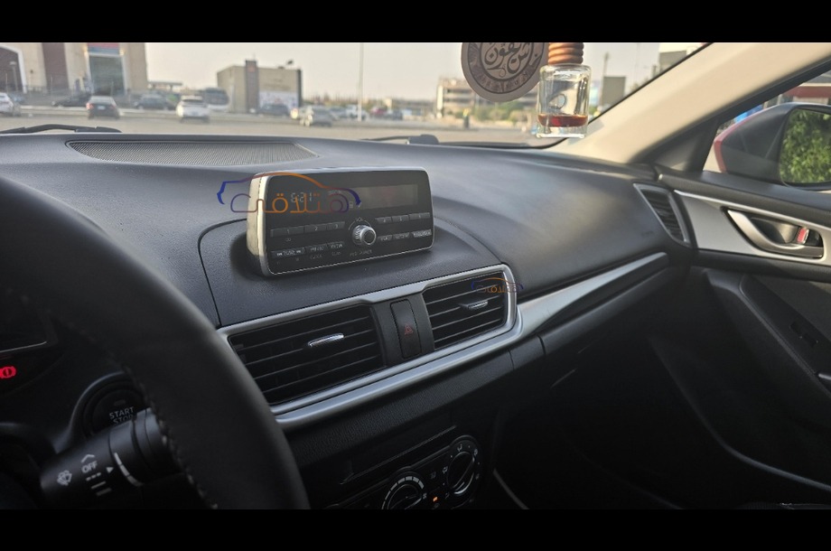 Mazda 3 Mazda احمر
