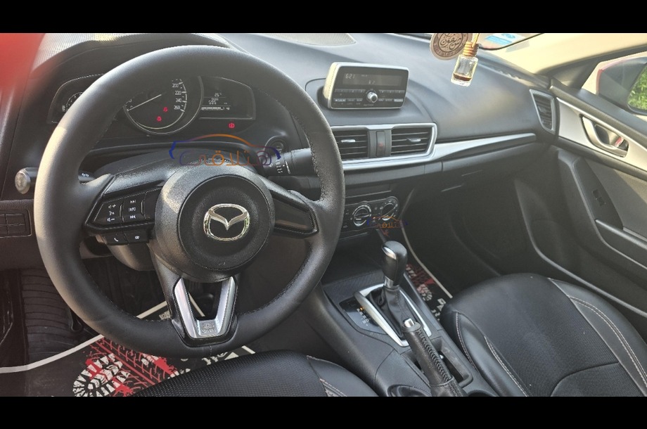 Mazda 3 Mazda احمر