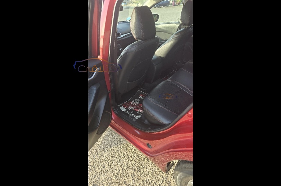 Mazda 3 Mazda احمر