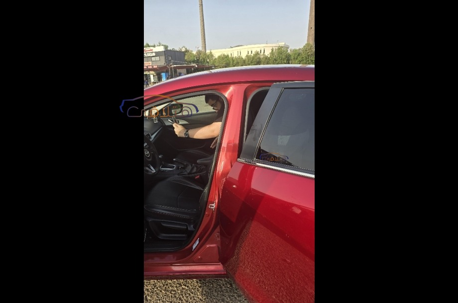 Mazda 3 Mazda احمر