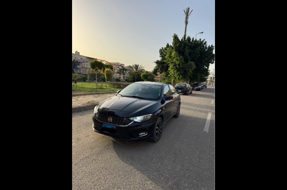 Tipo Fiat أسود