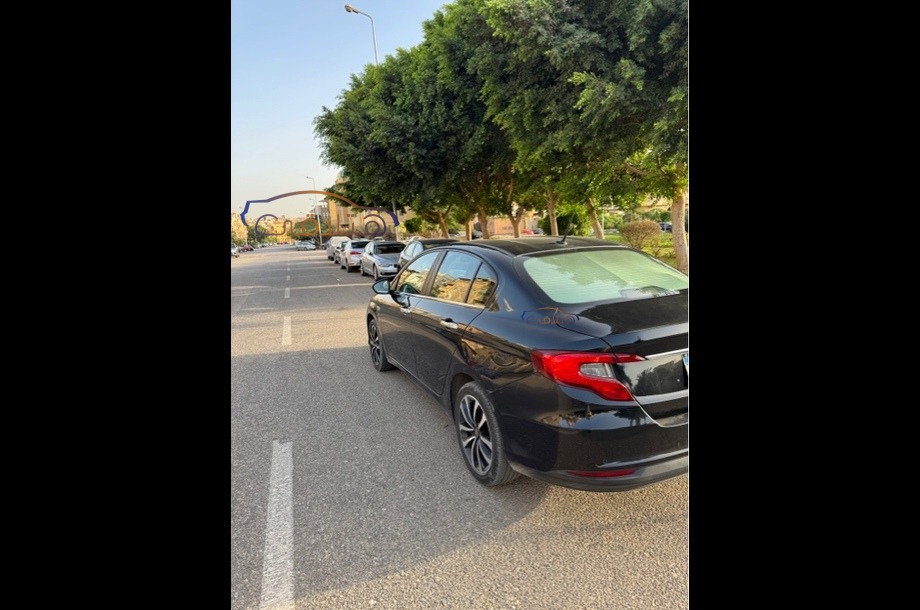 Tipo Fiat أسود