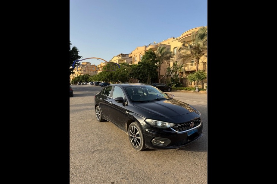 Tipo Fiat أسود