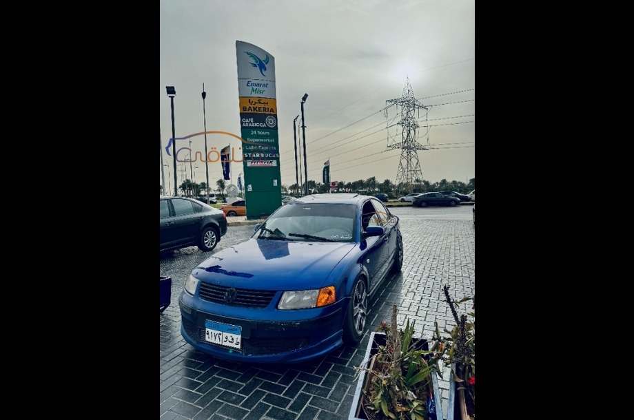 Passat Volkswagen أزرق