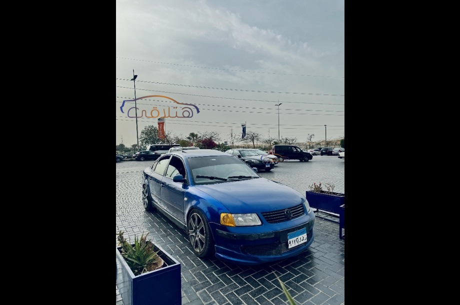 Passat Volkswagen أزرق