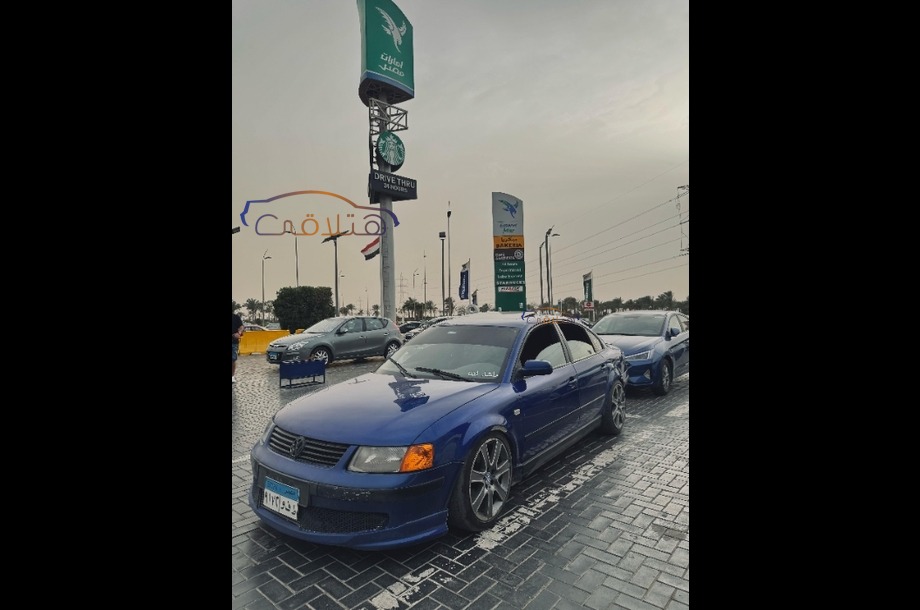 Passat Volkswagen أزرق