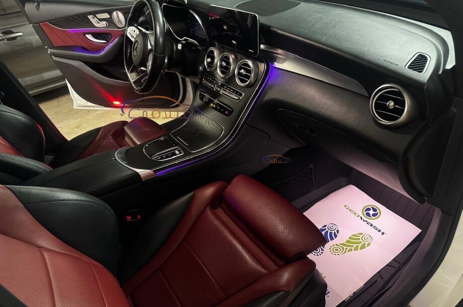 GLC 300 Mercedes أبيض