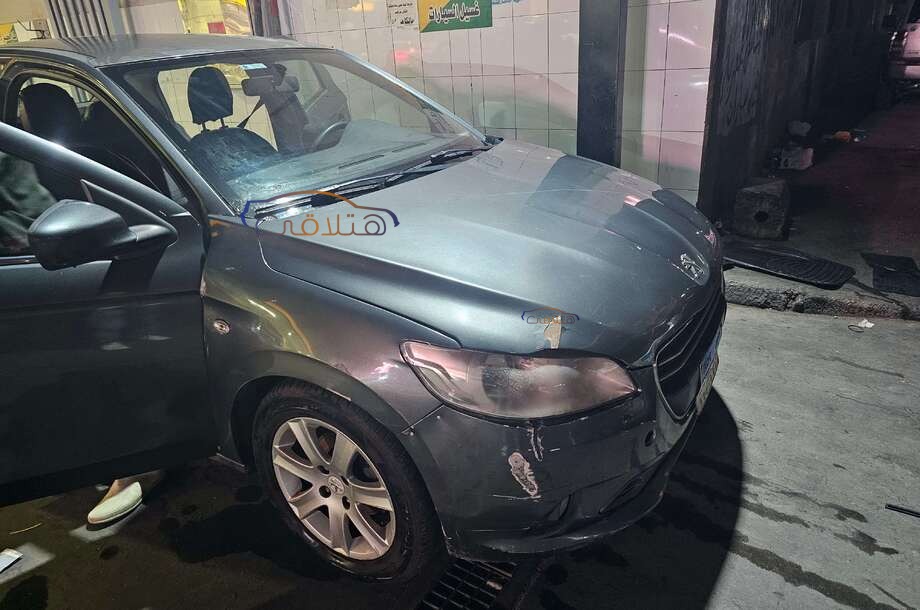 301 Peugeot فضي