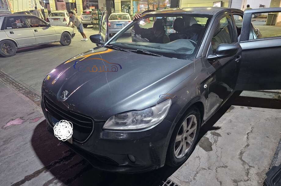 301 Peugeot فضي