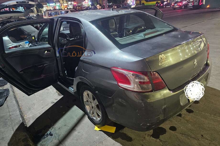 301 Peugeot فضي