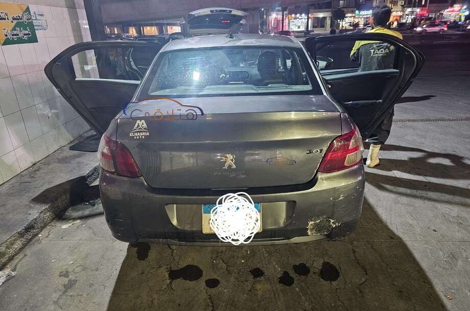 301 Peugeot فضي