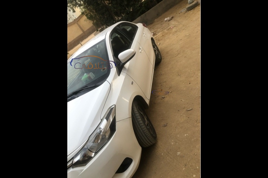 Yaris Toyota White