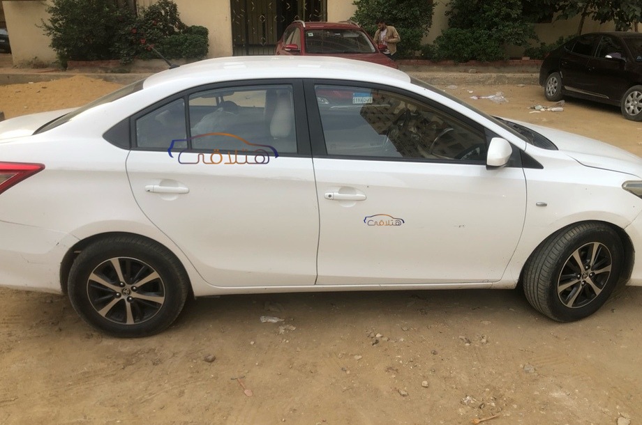 Yaris Toyota White