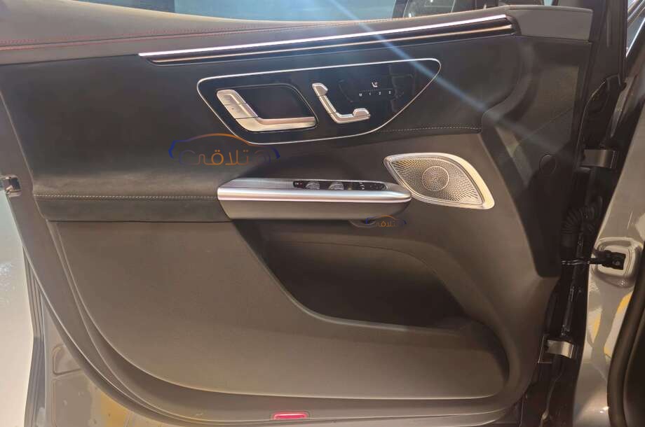 EQE Mercedes رمادي